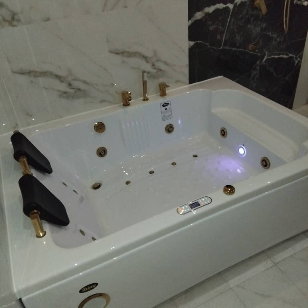 فضای داخلی جکوزی شاینی N-JA017 با دو زیرسری کنار هم